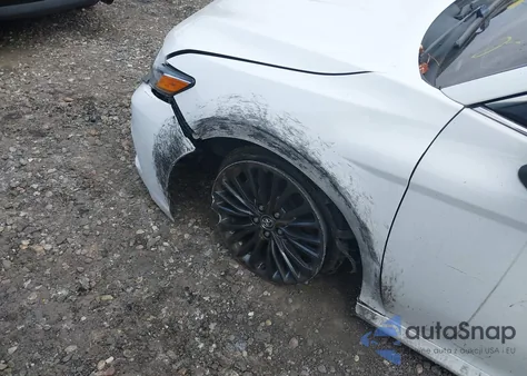 2018 Toyota Camry Le из США, поврежденный, VIN 4T1B11HKXJU534291